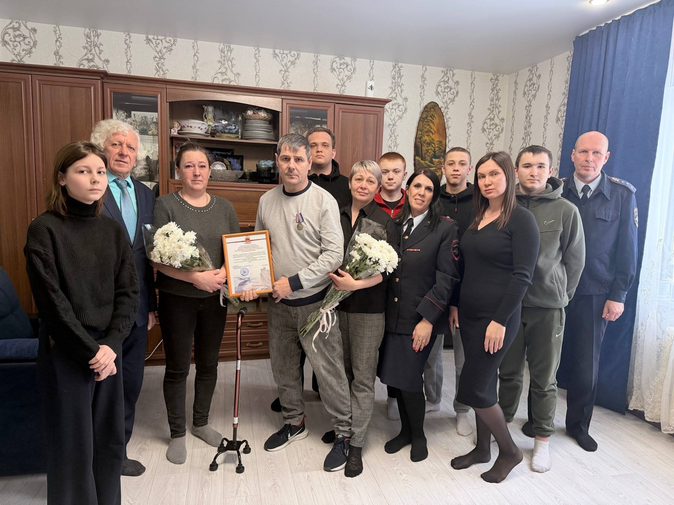 В Кузбассе транспортные полицейские и общественники провели акцию «Добрые дела»