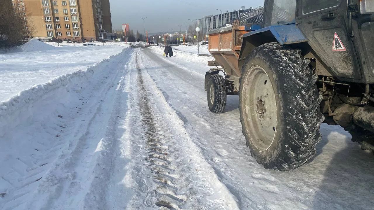Уборка города от снега проводится сегодня в каждом районе Кемерова Уборка города от снега проводится сегодня в каждом районе Кемерова
