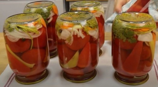 Непревзойденные маринованные помидоры на зиму: простой и проверенный рецепт