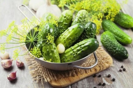 Малосольные огурцы по-грузински: как удивить гостей необычным рецептом