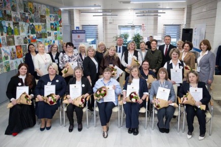 Анна Цивилева: Вместе с губернатором Кузбасса Ильей Середюком провели встречу с социальными координаторами филиала фонда «Защитники Отечества»