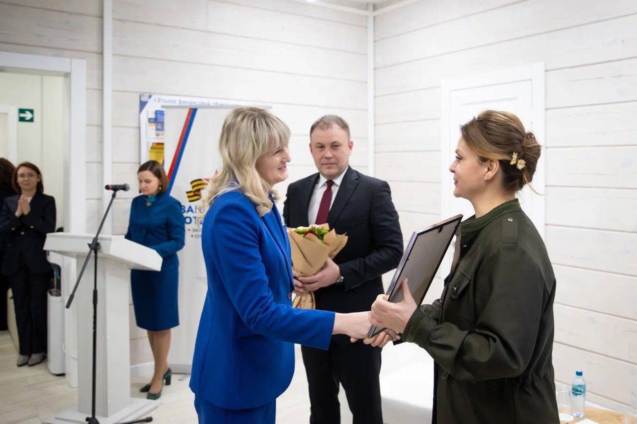 Анна Цивилева: Вместе с губернатором Кузбасса Ильей Середюком провели встречу с социальными координаторами филиала фонда «Защитники Отечества» Анна Цивилева: Вместе с губернатором Кузбасса Ильей Середюком провели встречу с социальными координаторами филиала фонда «Защитники Отечества»