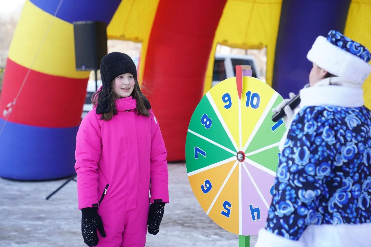 В Кировском районе на площади у ДК им. 50-летия Октября состоялись народные гуляния «Масленичные забавы» В Кировском районе на площади у ДК им. 50-летия Октября состоялись народные гуляния «Масленичные забавы»