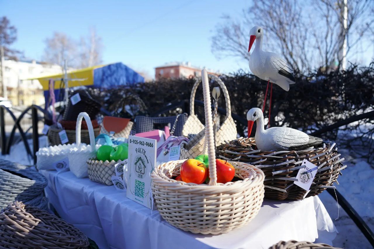 В Кировском районе на площади у ДК им. 50-летия Октября состоялись народные гуляния «Масленичные забавы» В Кировском районе на площади у ДК им. 50-летия Октября состоялись народные гуляния «Масленичные забавы»