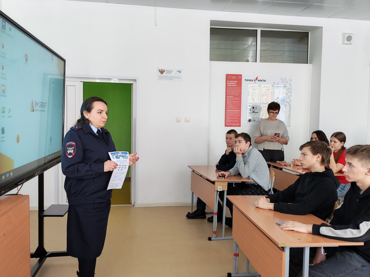 Накануне Дня защитника Отечества сотрудники Госавтоинспекции Кемеровского муниципального округа провели для учащихся Кузбасской средней школы особенный урок — урок мужества Накануне Дня защитника Отечества сотрудники Госавтоинспекции Кемеровского муниципального округа провели для учащихся Кузбасской средней школы особенный урок — урок мужества