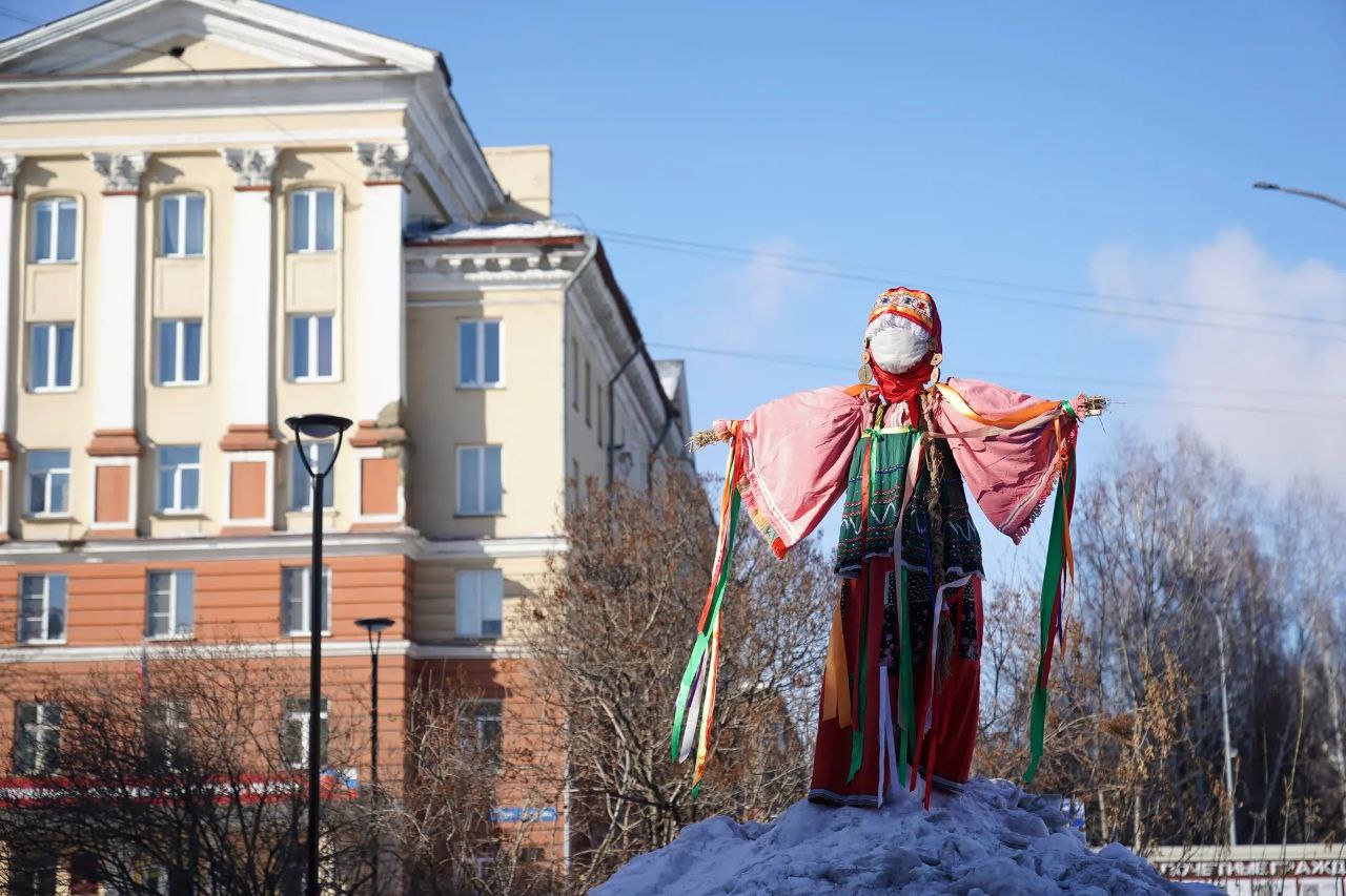 В Кировском районе на площади у ДК им. 50-летия Октября состоялись народные гуляния «Масленичные забавы» В Кировском районе на площади у ДК им. 50-летия Октября состоялись народные гуляния «Масленичные забавы»