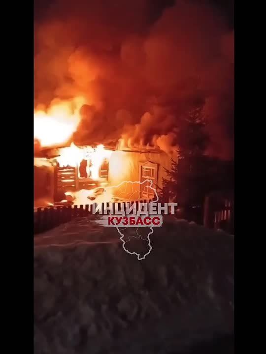 Следком начал проверку по пожару в частном доме на Чукотской в Кемерове