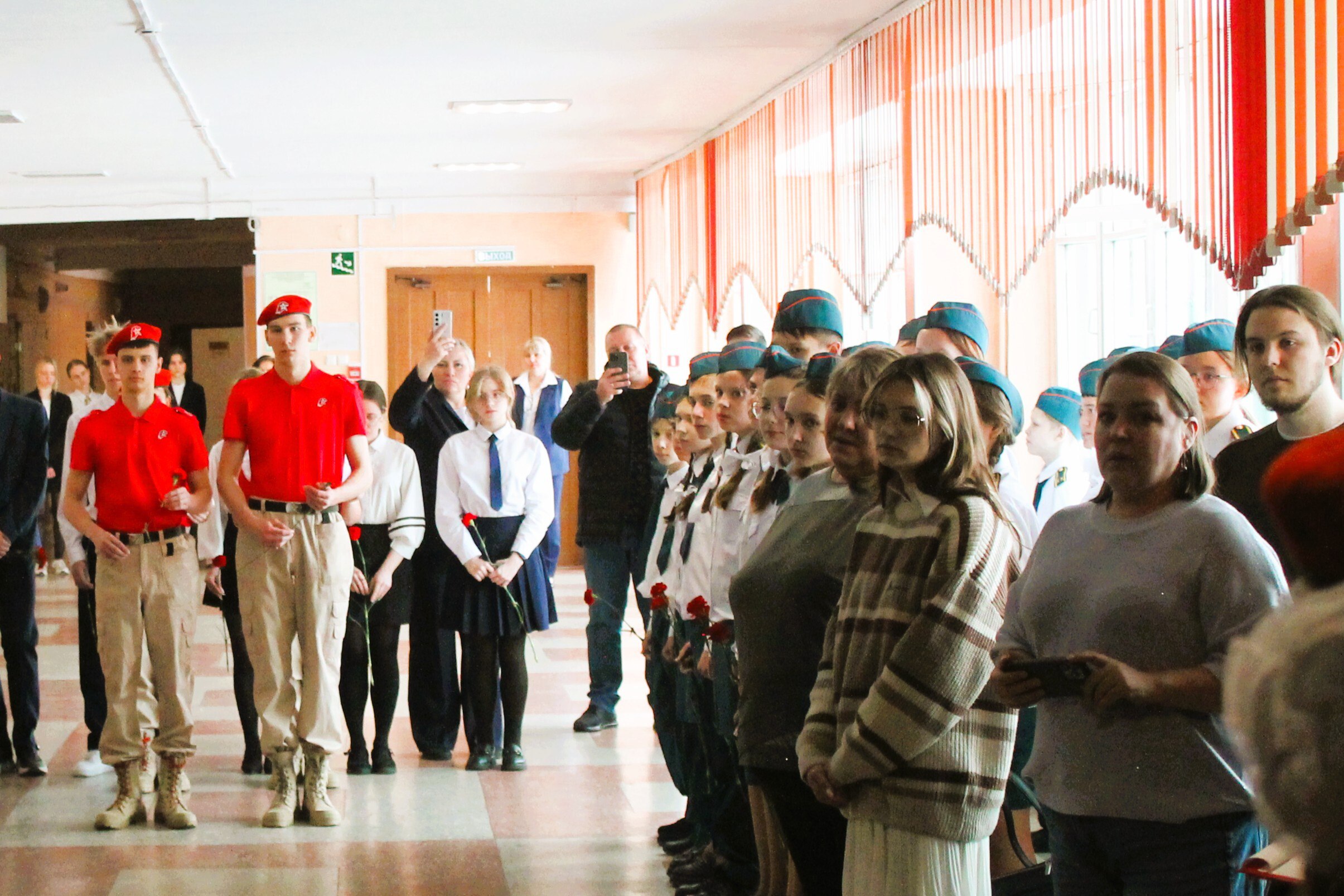 В школе №13 прошла торжественная церемония открытия «Парты Героя» В школе №13 прошла торжественная церемония открытия «Парты Героя»