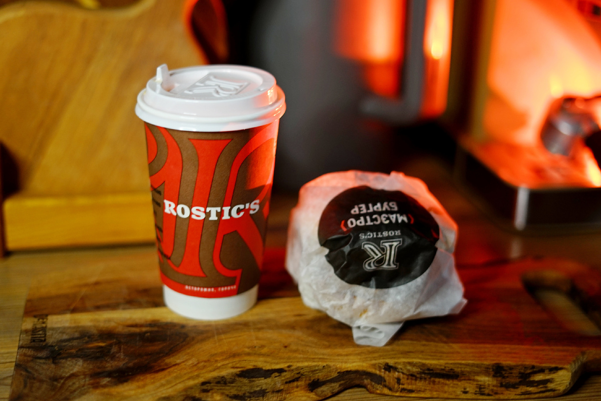 Rostic’s удивляет новинками: бургер с голубым сыром и раф с халвой