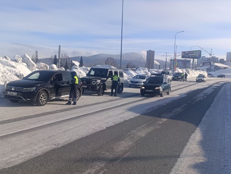 В Шерегеше проходит массовая проверка водителей