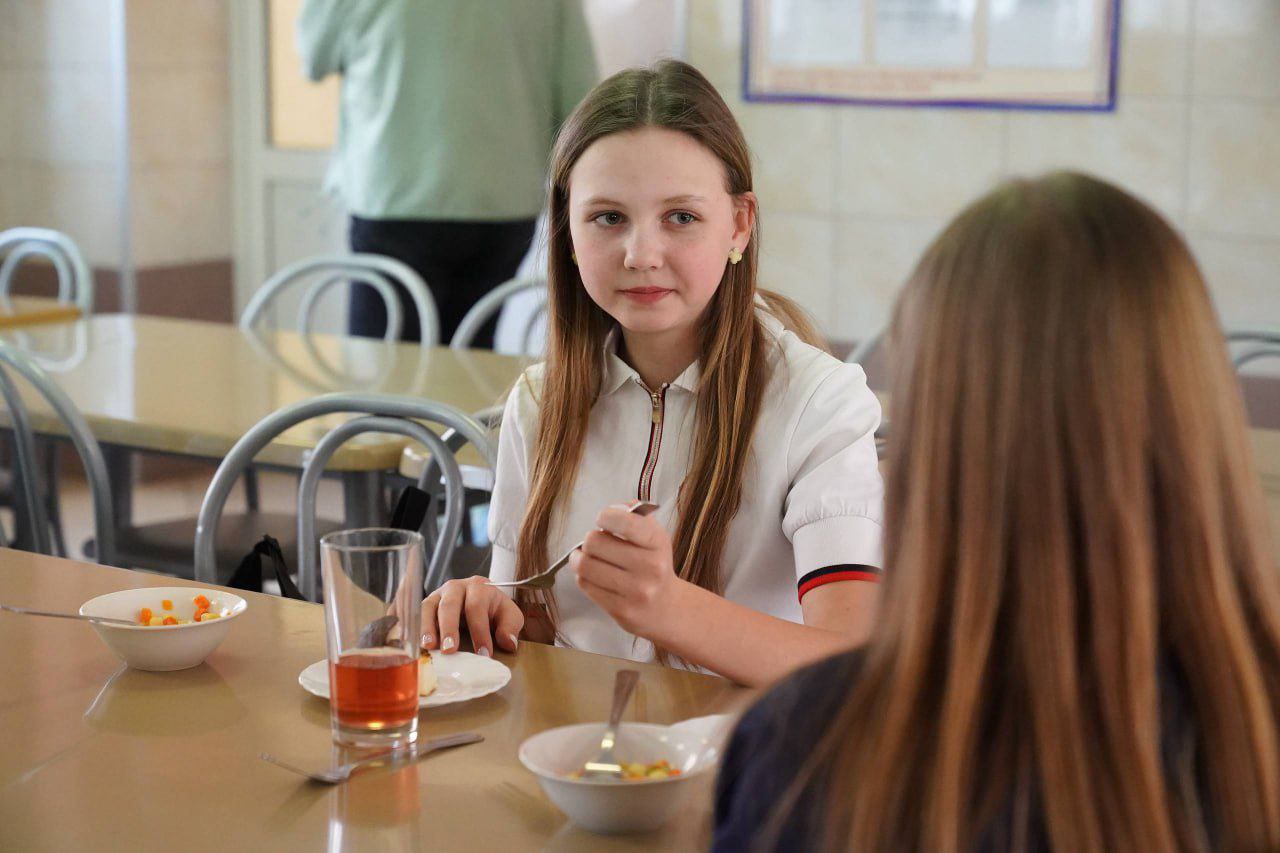 В Кемерове специалисты «Школьного питания» ответили на вопросы родителей и представили новые блюда весеннего меню В Кемерове специалисты «Школьного питания» ответили на вопросы родителей и представили новые блюда весеннего меню