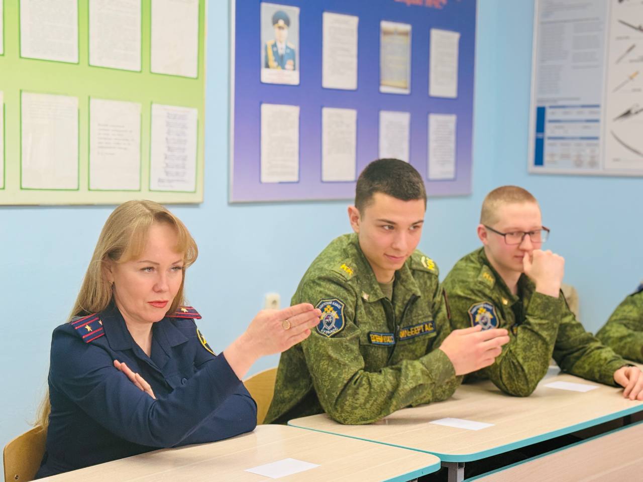 Сотрудники СК и активисты молодежного союза «Юный следователь» провели для кадет профориентационное мероприятие Сотрудники СК и активисты молодежного союза «Юный следователь» провели для кадет профориентационное мероприятие