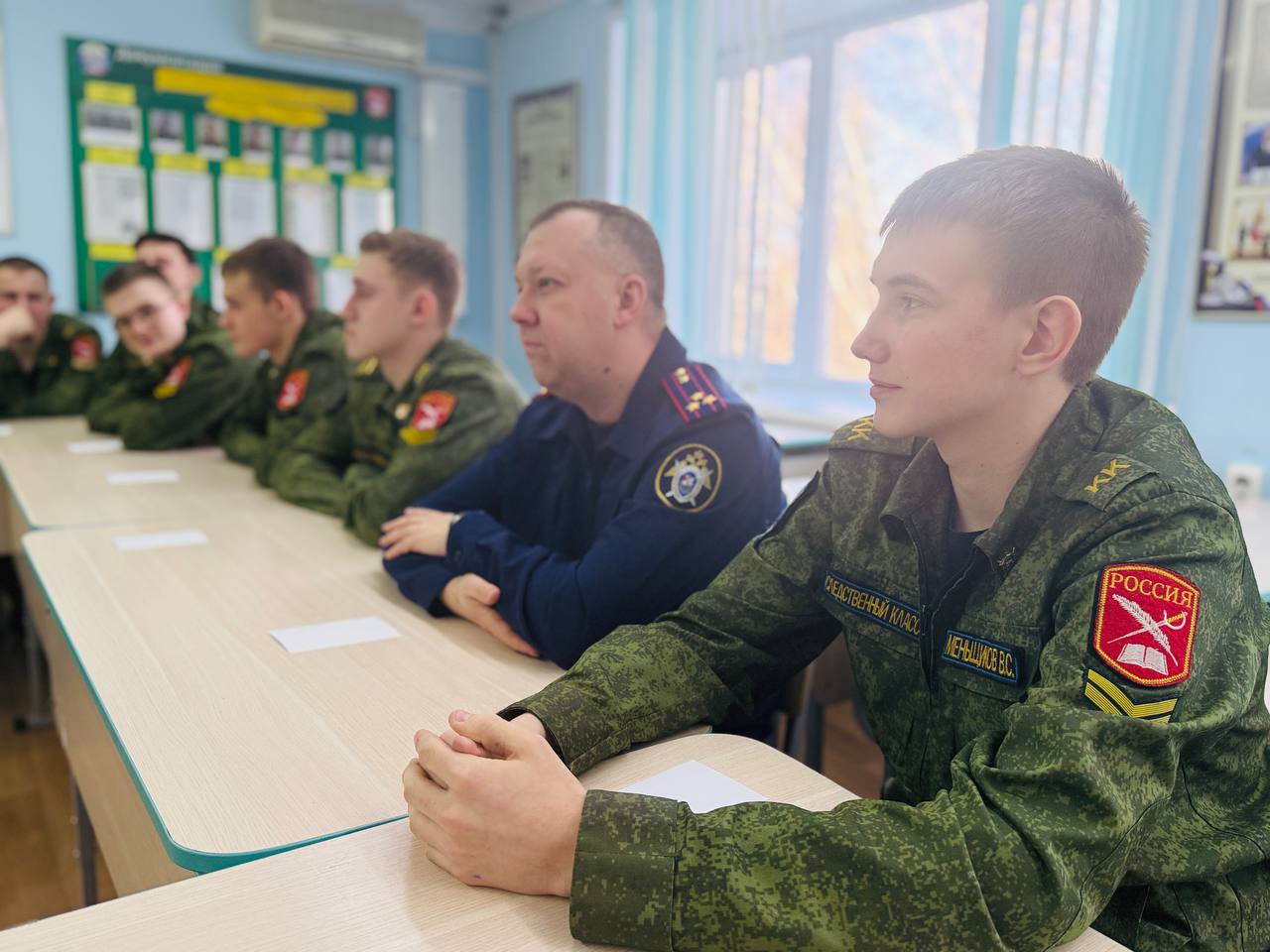 Сотрудники СК и активисты молодежного союза «Юный следователь» провели для кадет профориентационное мероприятие Сотрудники СК и активисты молодежного союза «Юный следователь» провели для кадет профориентационное мероприятие