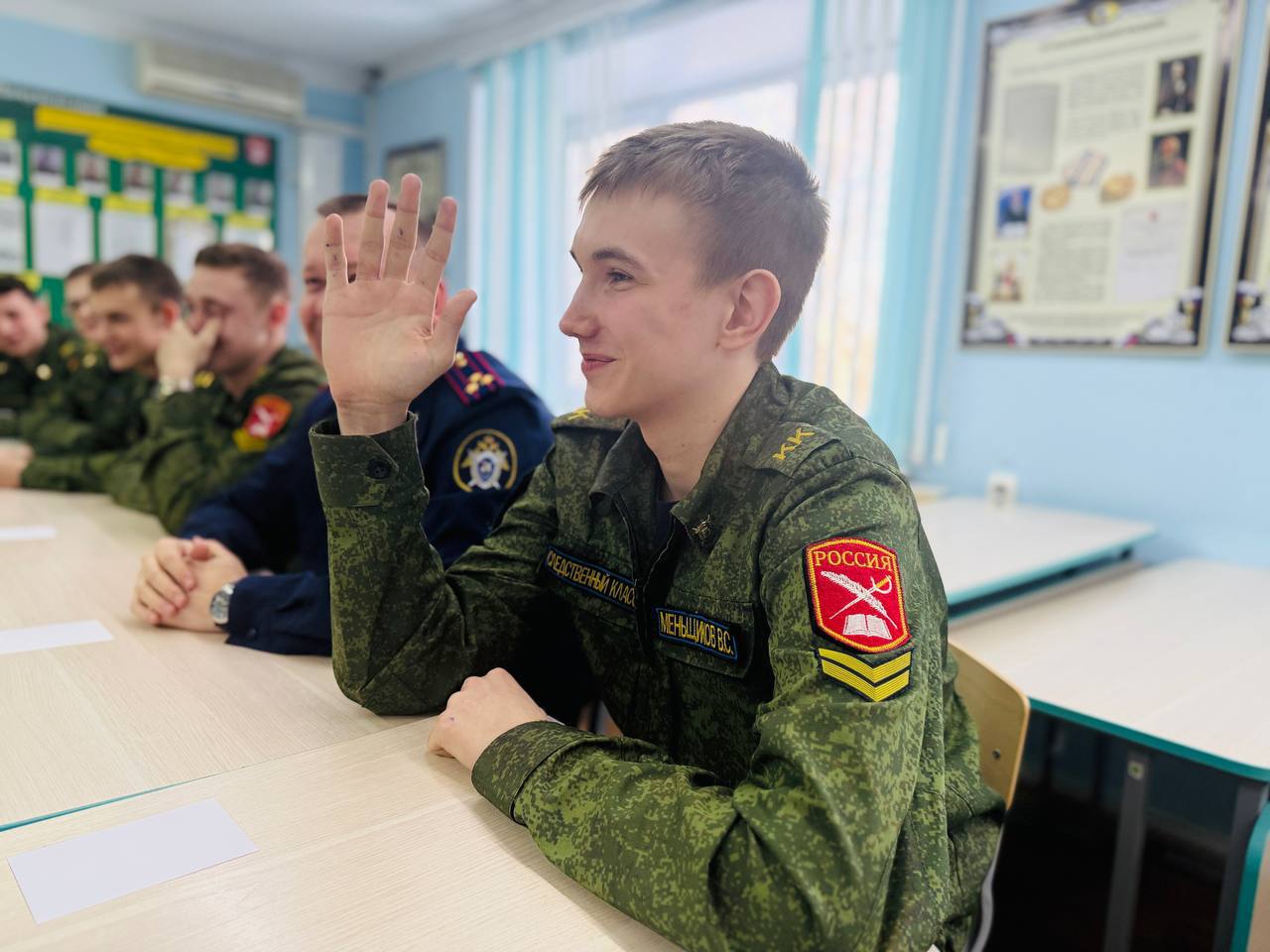Сотрудники СК и активисты молодежного союза «Юный следователь» провели для кадет профориентационное мероприятие Сотрудники СК и активисты молодежного союза «Юный следователь» провели для кадет профориентационное мероприятие