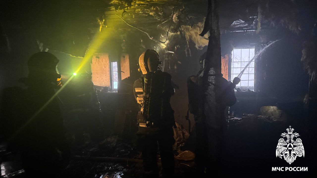 Сотрудники МЧС России ликвидировали пожар на 1000м Сотрудники МЧС России ликвидировали пожар на 1000м