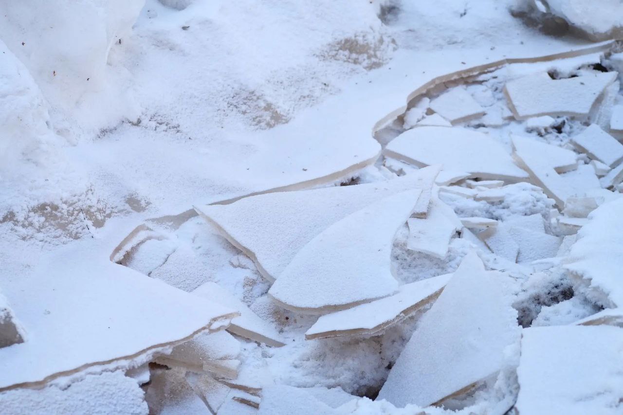 Кемеровские зарисовки: когда календарь перелистнули на март, но весна пока так и осталась только на бумаге Кемеровские зарисовки: когда календарь перелистнули на март, но весна пока так и осталась только на бумаге