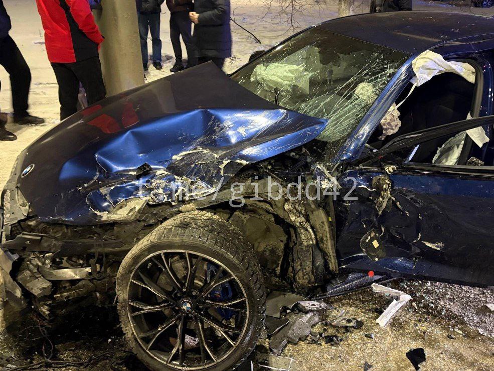 В Новокузнецке полицейские устанавливают обстоятельства ДТП с участием двух автомобилей, в результате которого пострадали четыре человека В Новокузнецке полицейские устанавливают обстоятельства ДТП с участием двух автомобилей, в результате которого пострадали четыре человека