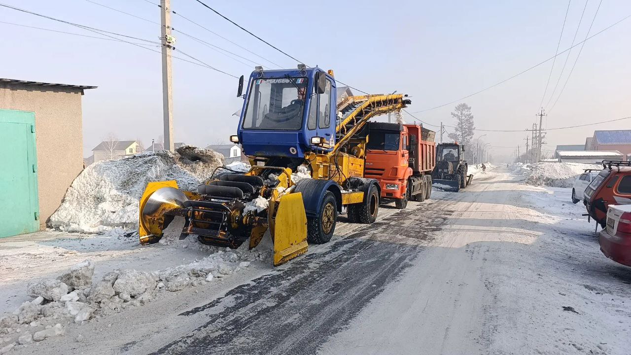 В Кемерове сегодня продолжается противогололедная обработка тротуаров и пешеходных переходов В Кемерове сегодня продолжается противогололедная обработка тротуаров и пешеходных переходов