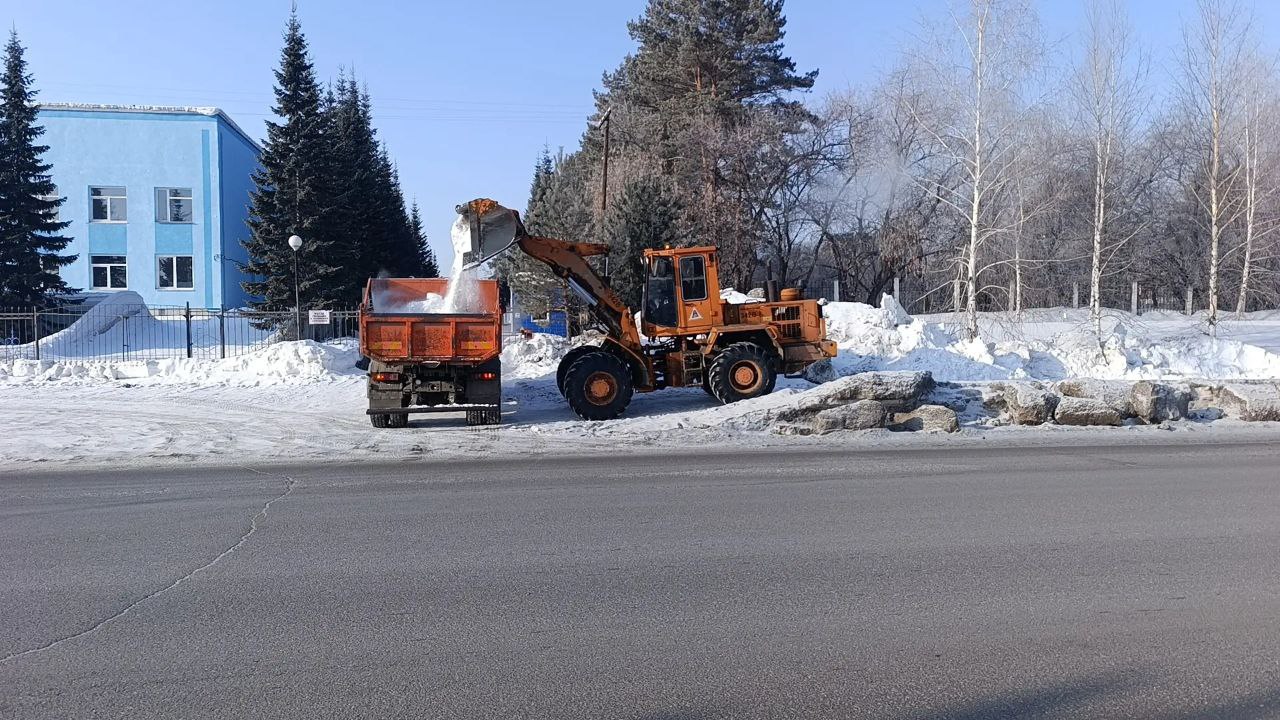 В Кемерове сегодня продолжается противогололедная обработка тротуаров и пешеходных переходов В Кемерове сегодня продолжается противогололедная обработка тротуаров и пешеходных переходов