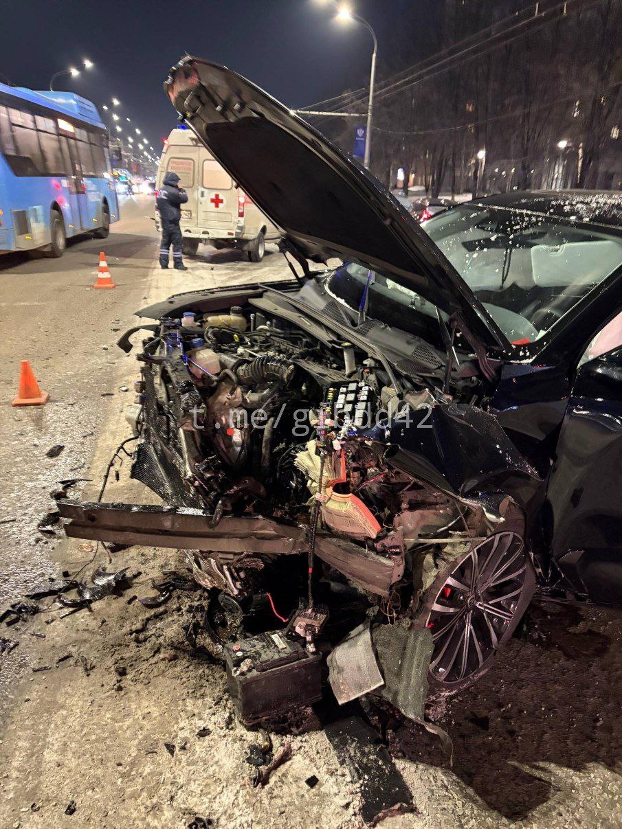 В Новокузнецке полицейские устанавливают обстоятельства ДТП с участием двух автомобилей, в результате которого пострадали четыре человека В Новокузнецке полицейские устанавливают обстоятельства ДТП с участием двух автомобилей, в результате которого пострадали четыре человека