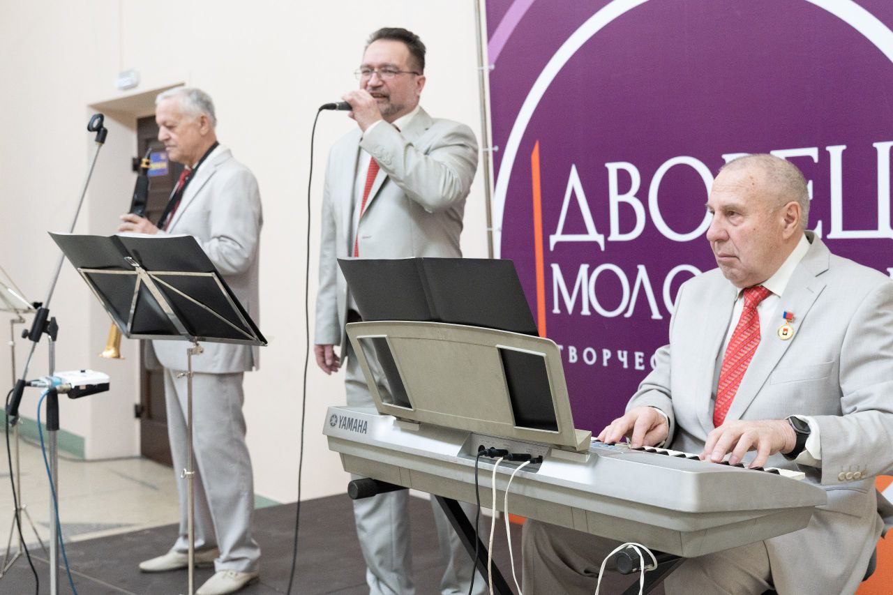 В Заводском районе прошло торжественное мероприятие «Весенний букет» в честь Международного женского дня В Заводском районе прошло торжественное мероприятие «Весенний букет» в честь Международного женского дня