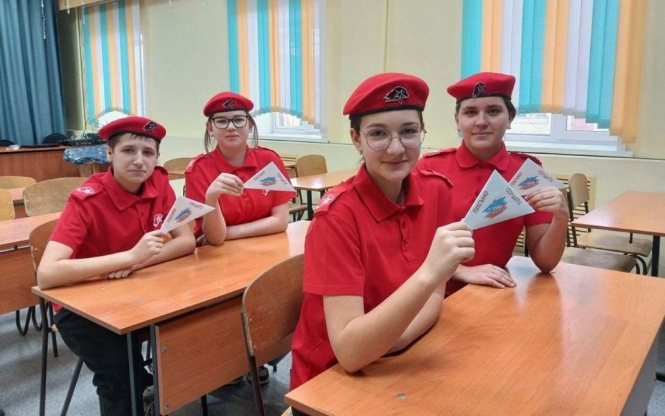 Юнармейцы Кузбасса написали письма поддержки бойцам