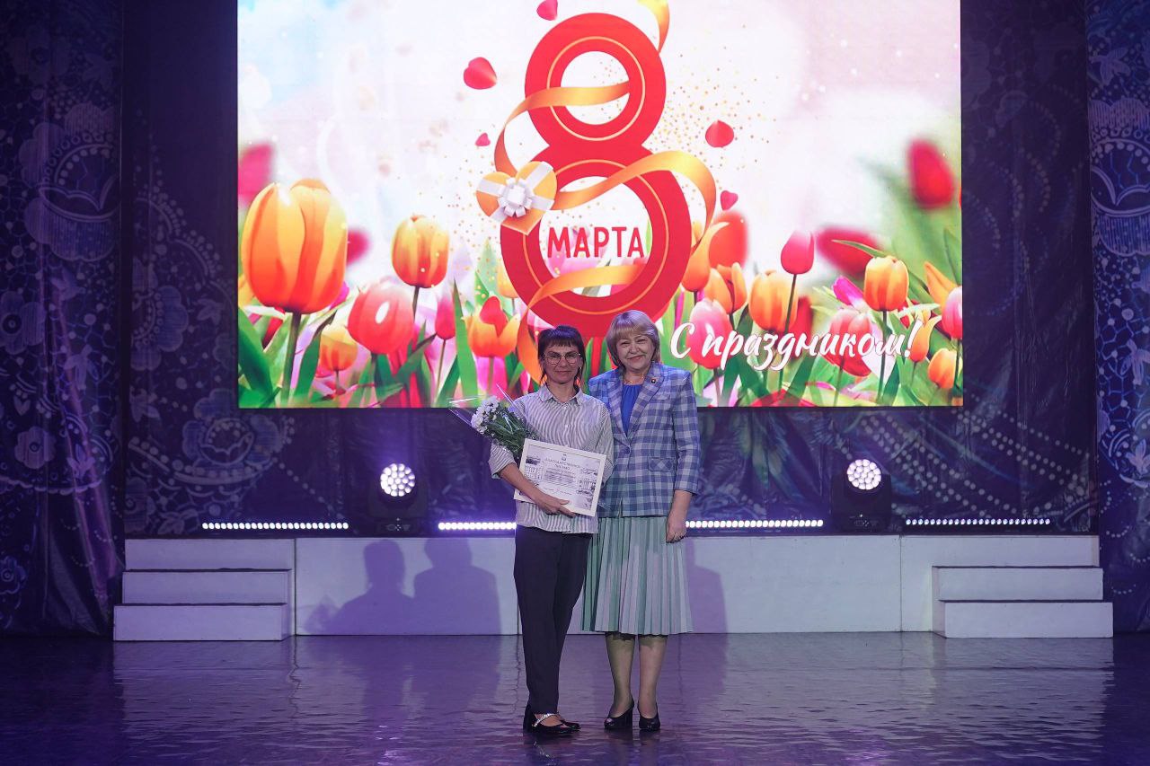 В канун 8 Марта в Рудничном районе поздравили кемеровчанок В канун 8 Марта в Рудничном районе поздравили кемеровчанок
