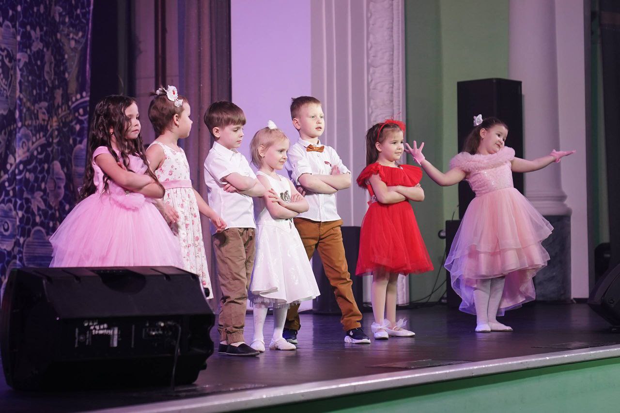 В канун 8 Марта в Рудничном районе поздравили кемеровчанок В канун 8 Марта в Рудничном районе поздравили кемеровчанок