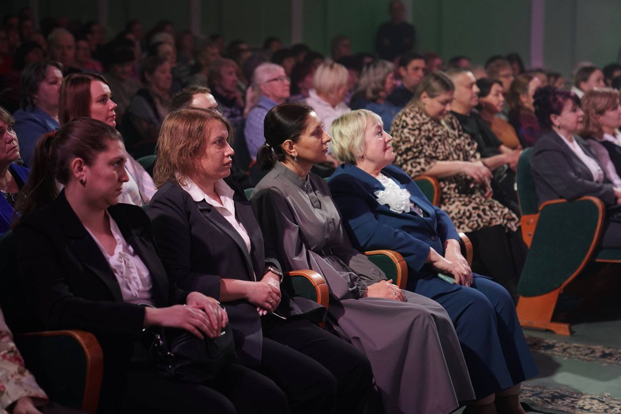 В канун 8 Марта в Рудничном районе поздравили кемеровчанок В канун 8 Марта в Рудничном районе поздравили кемеровчанок