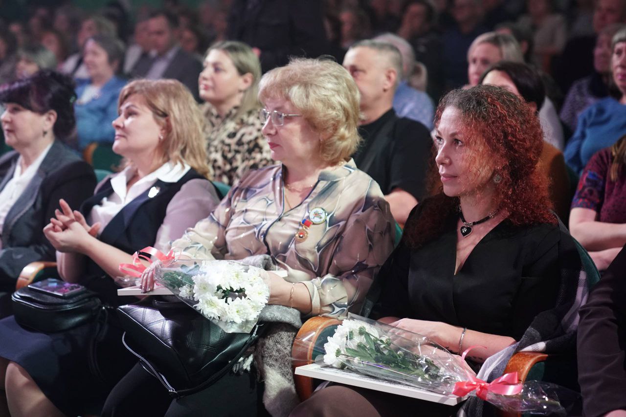 В канун 8 Марта в Рудничном районе поздравили кемеровчанок В канун 8 Марта в Рудничном районе поздравили кемеровчанок