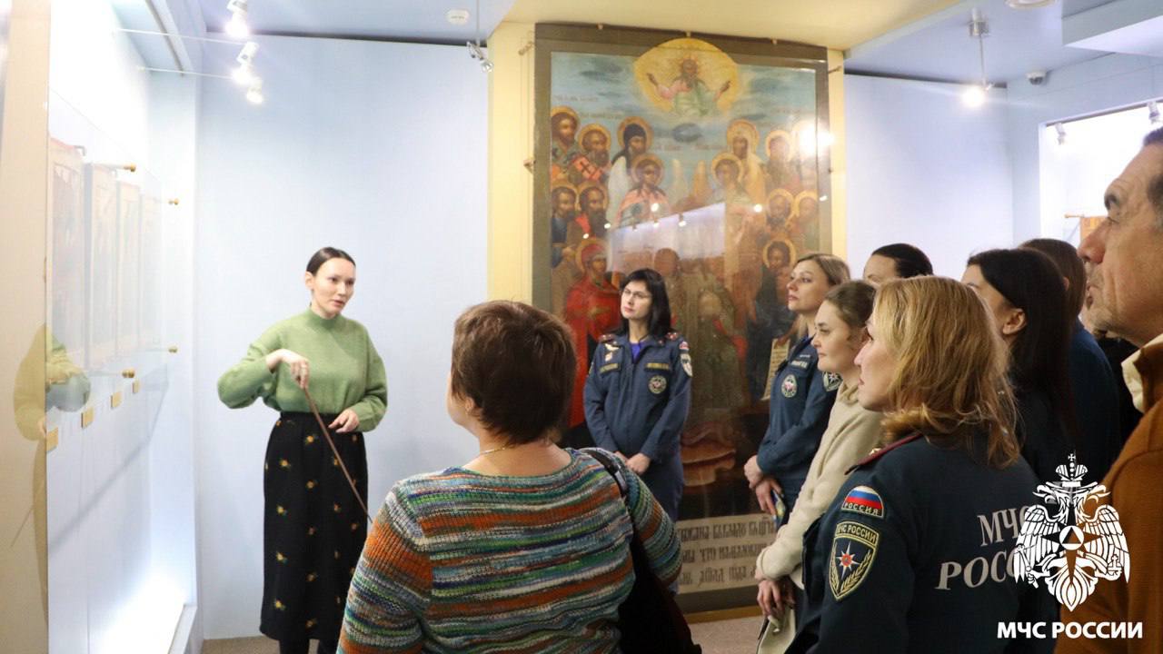 Сотрудники МЧС России посетили Музей истории Православия на земле Кузнецкой Сотрудники МЧС России посетили Музей истории Православия на земле Кузнецкой
