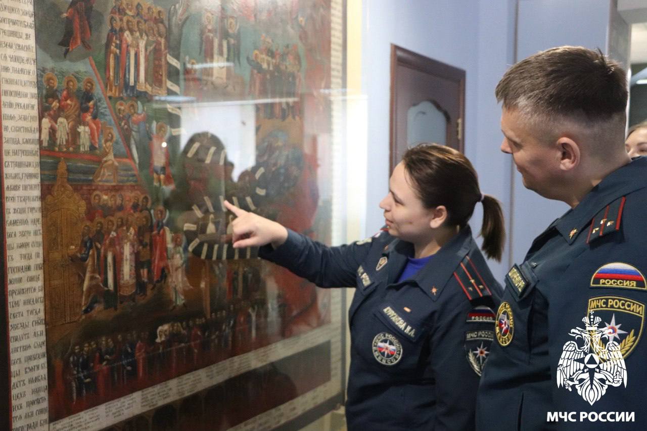 Сотрудники МЧС России посетили Музей истории Православия на земле Кузнецкой Сотрудники МЧС России посетили Музей истории Православия на земле Кузнецкой