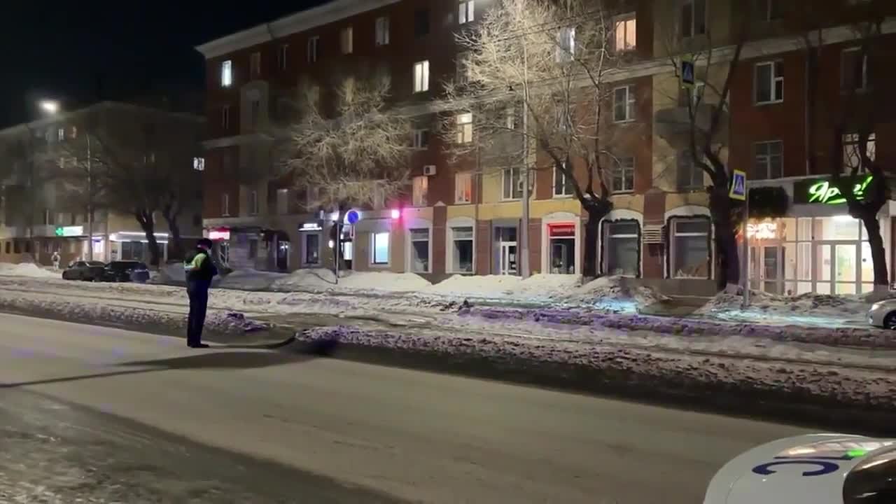 В Кемерове сотрудники Госавтоинспекции проверили освещённость пешеходных переходов