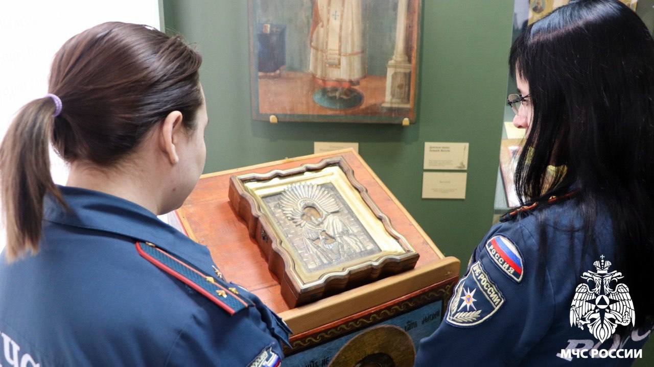 Сотрудники МЧС России посетили Музей истории Православия на земле Кузнецкой