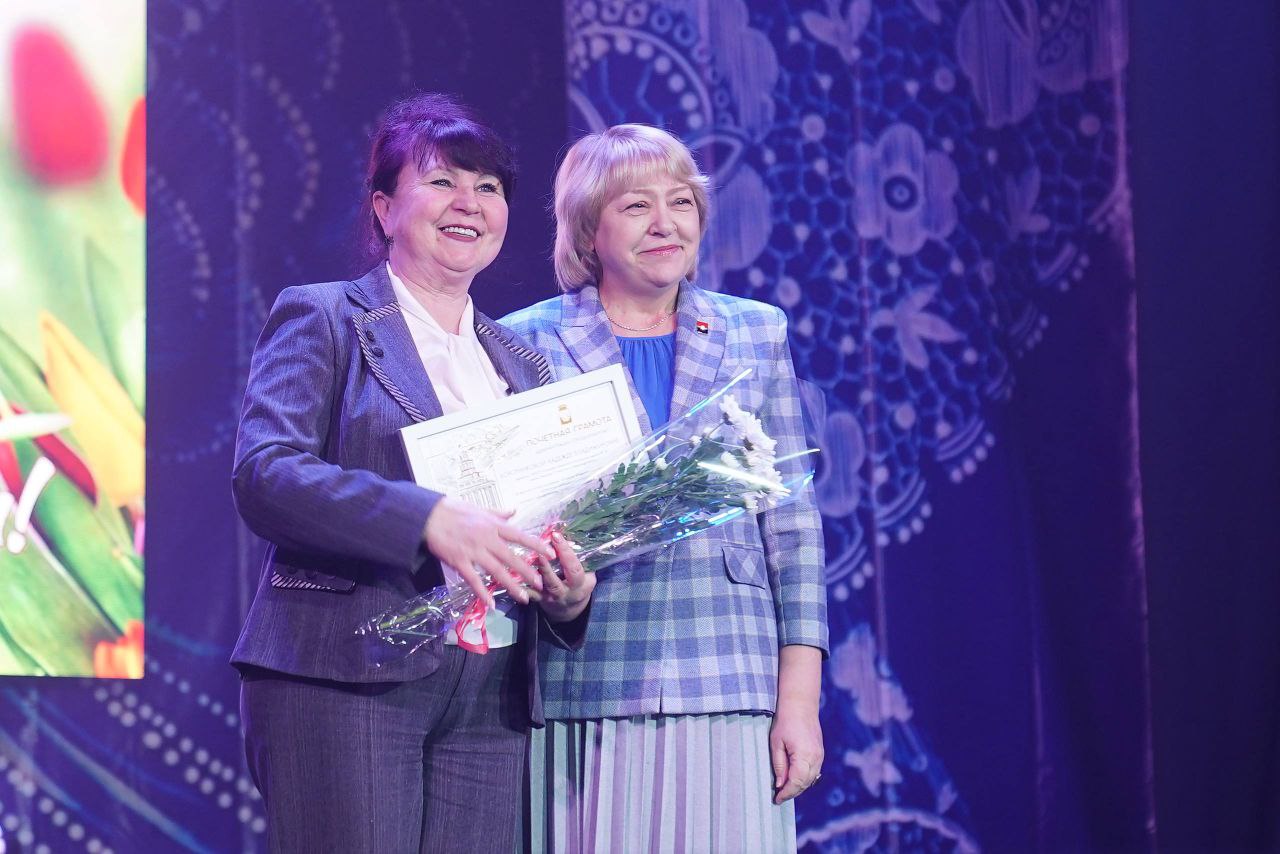 В канун 8 Марта в Рудничном районе поздравили кемеровчанок В канун 8 Марта в Рудничном районе поздравили кемеровчанок