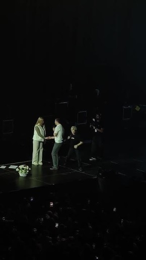 " - Ты выйдешь за меня?" Сама Диана Арбенина принесла цветы