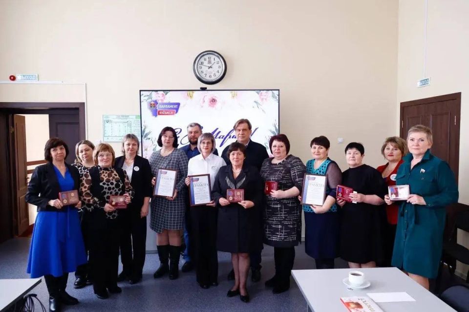 Дорогие женщины!. Примите слова поздравления с весенним праздником от депутатского корпуса Парламента Кузбасса