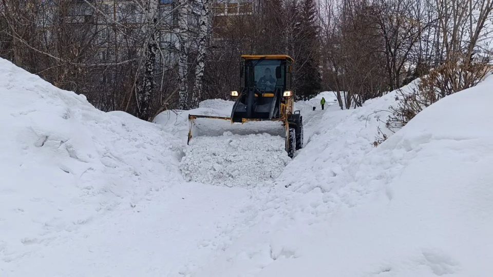 В Кемерове за сутки расчистили более 100 улиц частного сектора