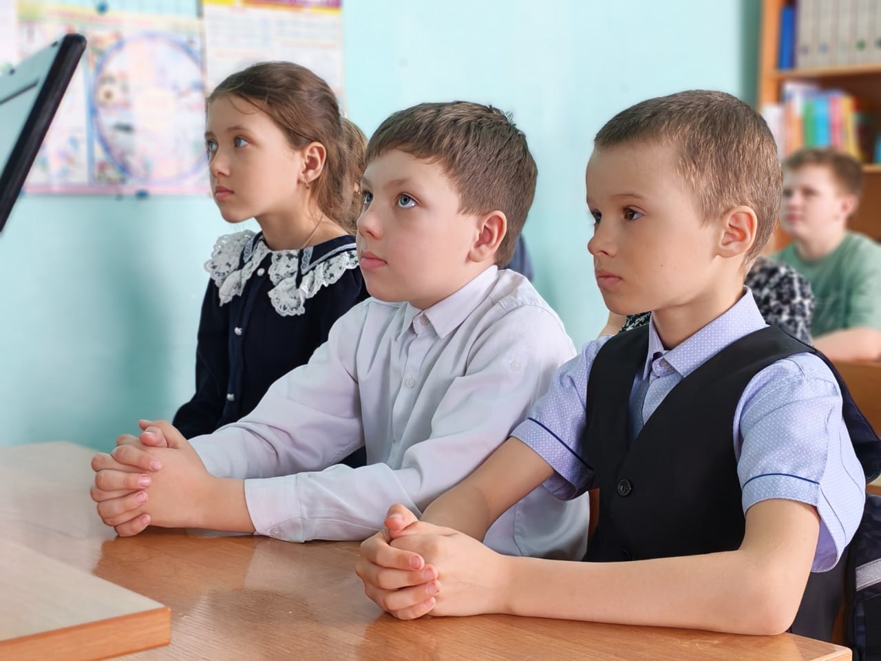 Сотрудники Госавтоинспекции и ПДН провели для учеников школы деревни Успенка урок безопасности