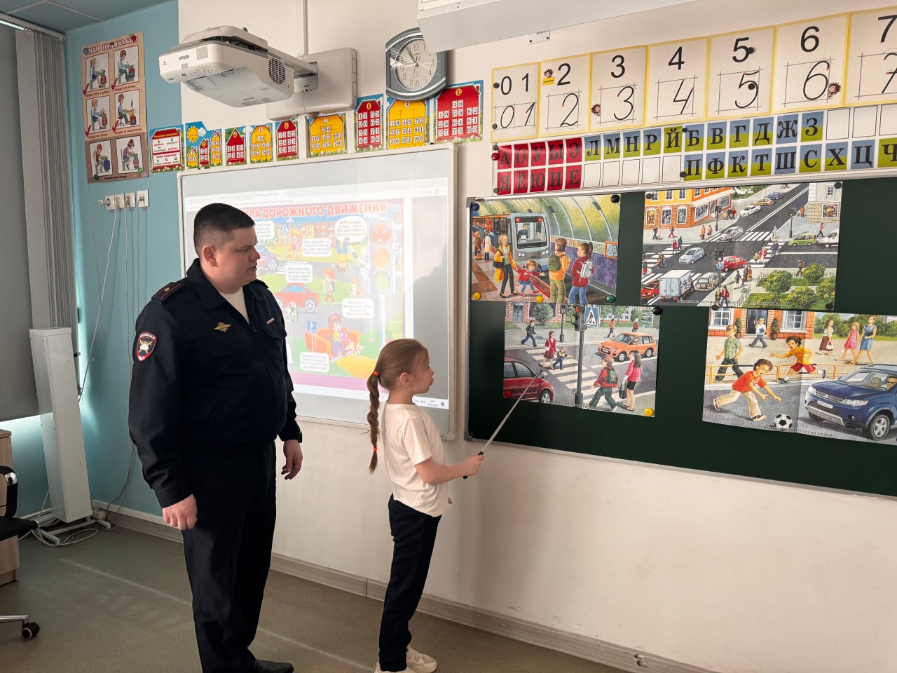 Заместитель начальника Госавтоинспекции Киселёвска посетил школу №31, где провел серию профилактических бесед с учащимися начальных классов Заместитель начальника Госавтоинспекции Киселёвска посетил школу №31, где провел серию профилактических бесед с учащимися начальных классов