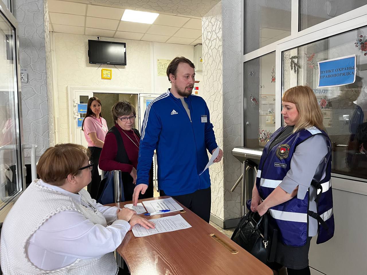 В Кемерове в школе №60 в рамках подготовки к паводку проверили пункт временного размещения В Кемерове в школе №60 в рамках подготовки к паводку проверили пункт временного размещения