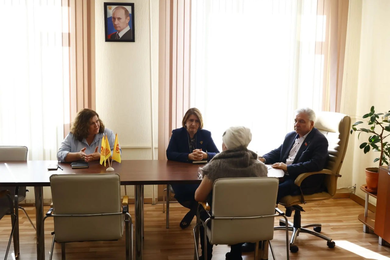 Областные депутаты продолжают вести приемы граждан в Парламенте Кузбасса