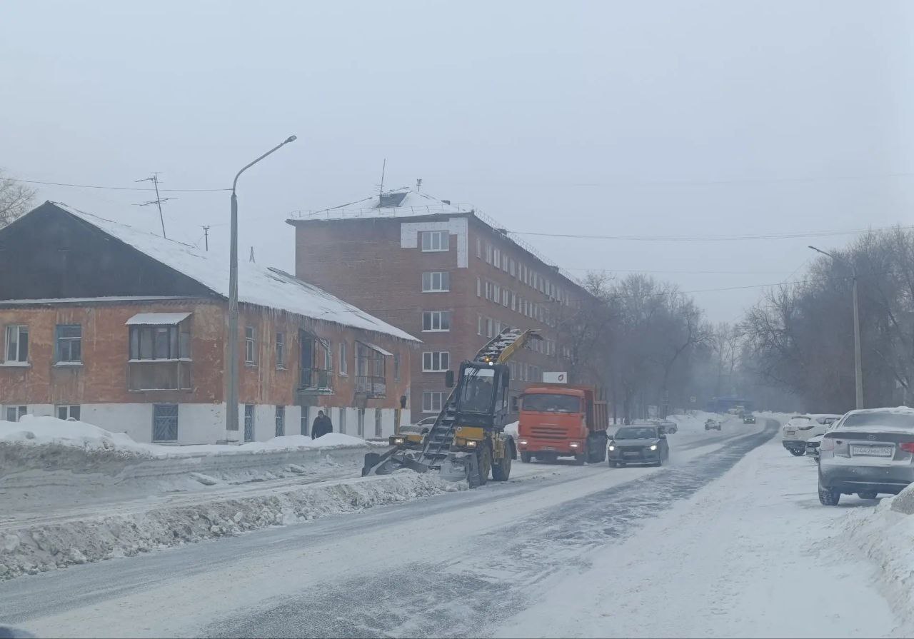 В Кемерове на уборке города сегодня задействованы более 120 единиц спецтехники и свыше 180 дорожных рабочих В Кемерове на уборке города сегодня задействованы более 120 единиц спецтехники и свыше 180 дорожных рабочих