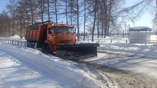 В Кемерове на уборку города сегодня вышли 129 единиц спецтехники