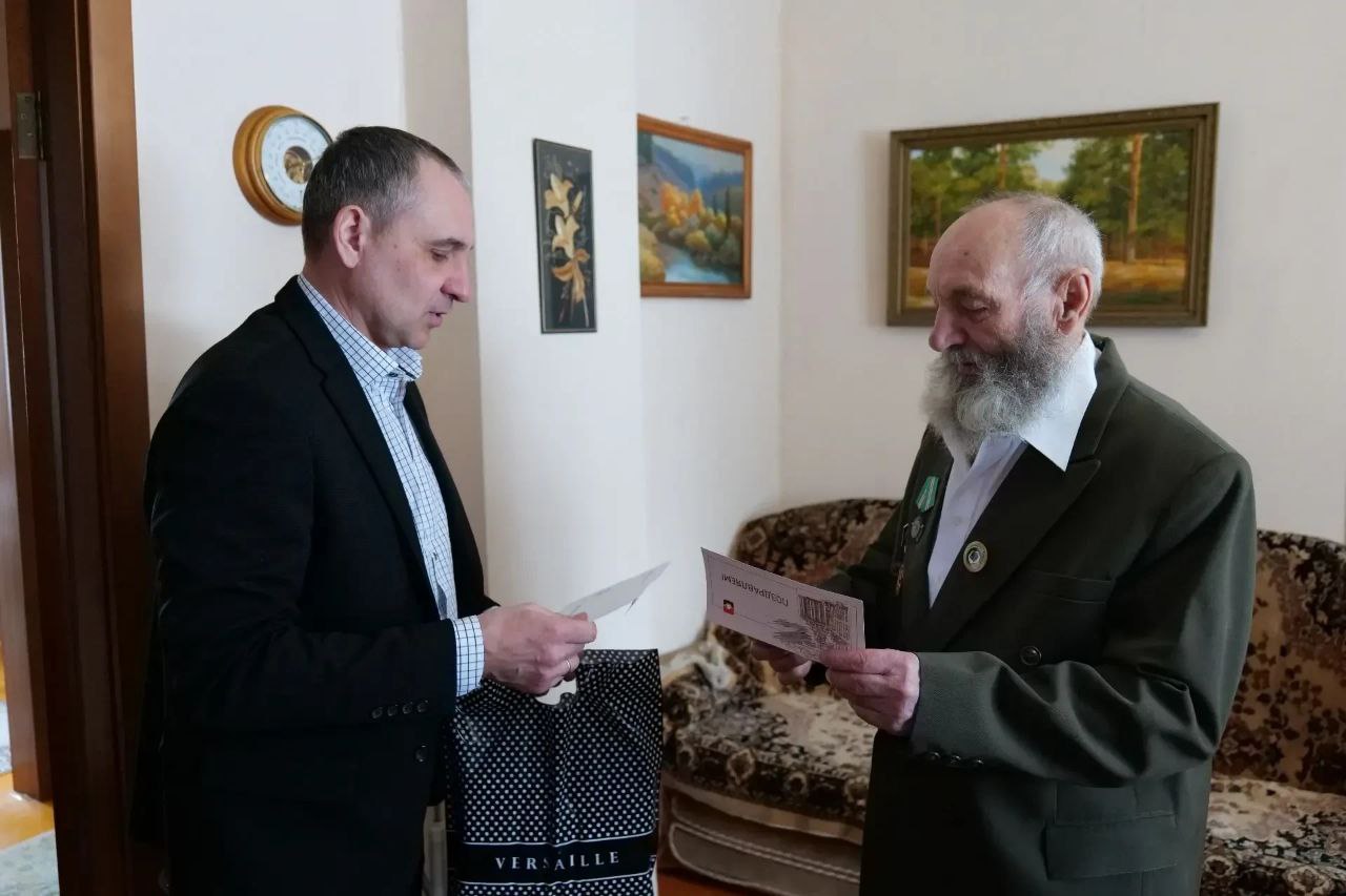 90-летний юбилей отметил кемеровчанин Геннадий Резников, Почетный шахтер, ветеран труда 90-летний юбилей отметил кемеровчанин Геннадий Резников, Почетный шахтер, ветеран труда