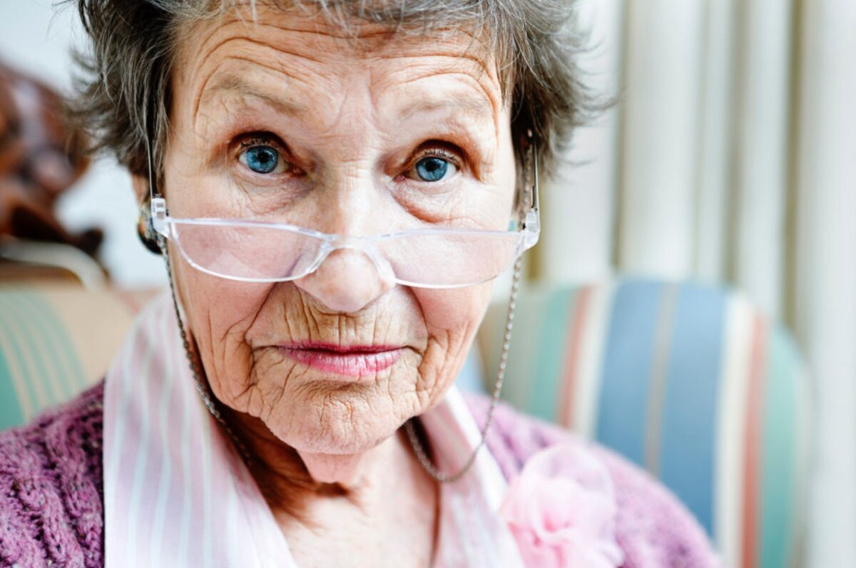 Кто должен быть рядом с пожилыми людьми после 70 лет?