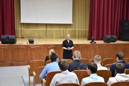 Студентам Тайгинского института железнодорожного транспорта напомнили о том, как избежать вербовки в интернет-пространстве