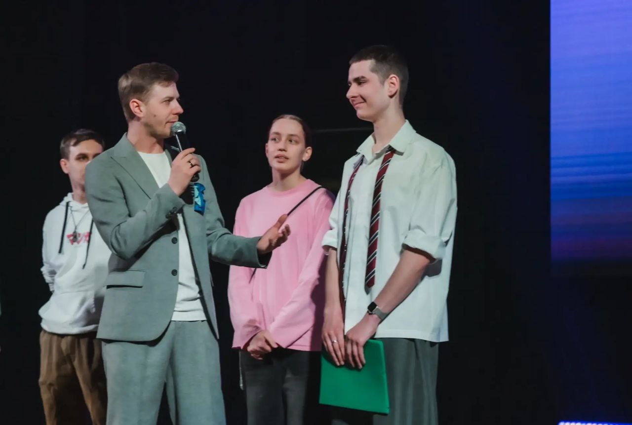 Во Дворце молодёжи провели программу «Крым — сердце моё», посвященную Дню воссоединения Крыма с Россией Во Дворце молодёжи провели программу «Крым — сердце моё», посвященную Дню воссоединения Крыма с Россией