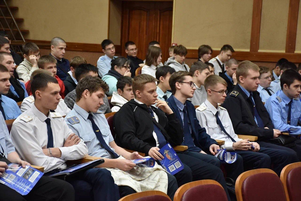 Студентам Тайгинского института железнодорожного транспорта напомнили о том, как избежать вербовки в интернет-пространстве Студентам Тайгинского института железнодорожного транспорта напомнили о том, как избежать вербовки в интернет-пространстве