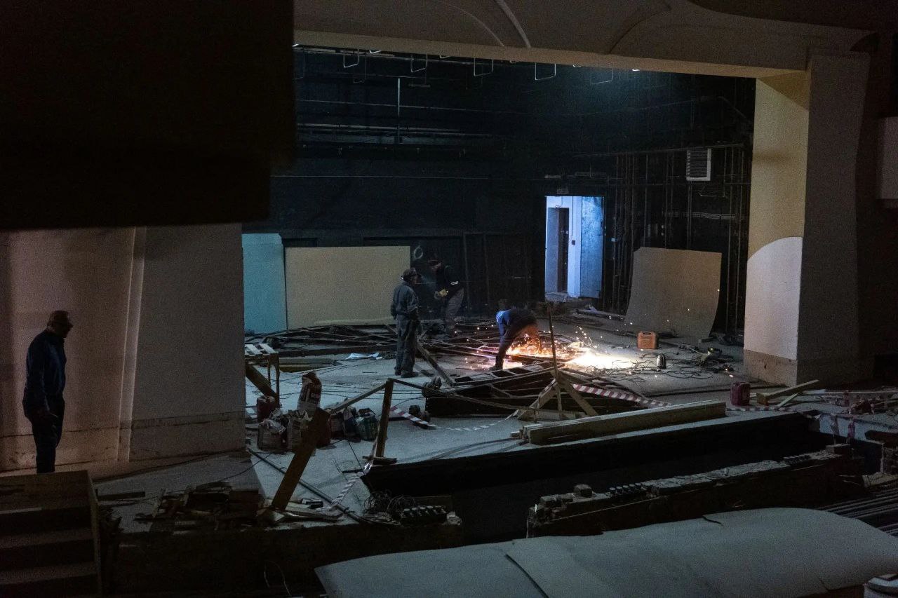 Дмитрий Анисимов: Провел строительный штаб в здании кемеровского Театра для детей и молодёжи, где продолжается капитальный ремонт Дмитрий Анисимов: Провел строительный штаб в здании кемеровского Театра для детей и молодёжи, где продолжается капитальный ремонт